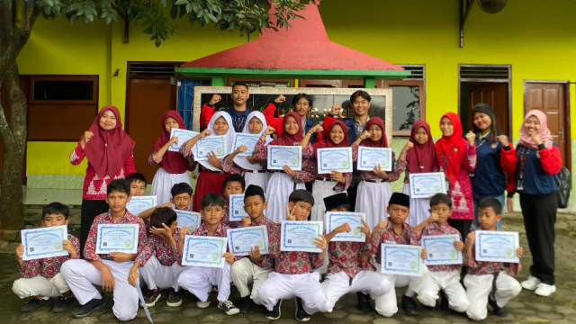 Mahasiswa KKN UPGRIS Kelompok 54