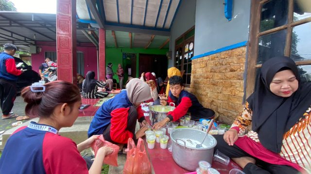 Pembagian Makanan Bergizi