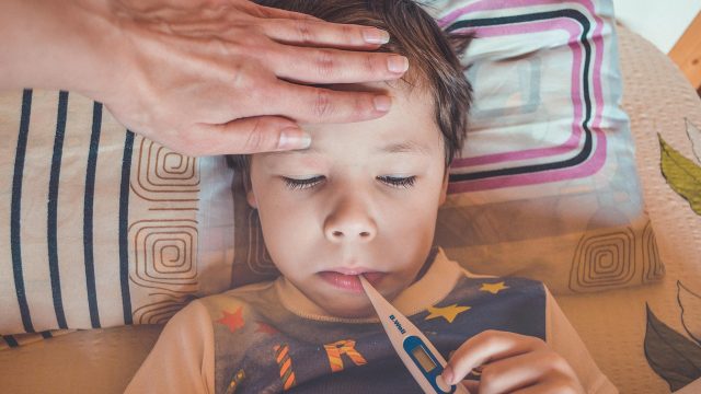 Cara Mengatasi Demam pada Anak