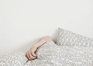 Posisi Tidur yang Benar Saat Sakit