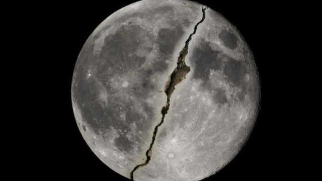 Bekas bulan terbelah di permukaan bulan