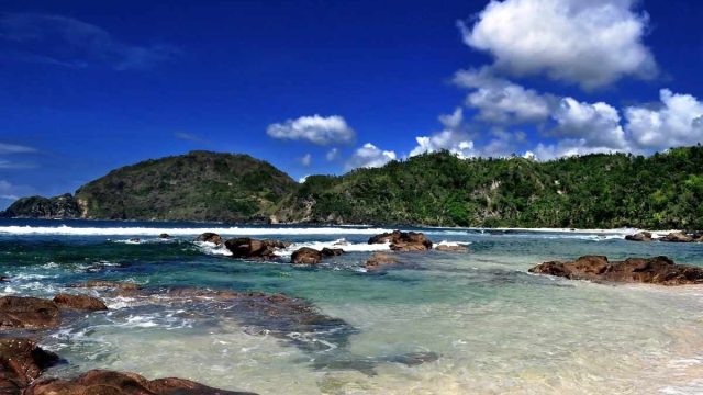 Pantai Arofan Destinasi Wisata Alam yang Menakjubkan di Pulau Jawa