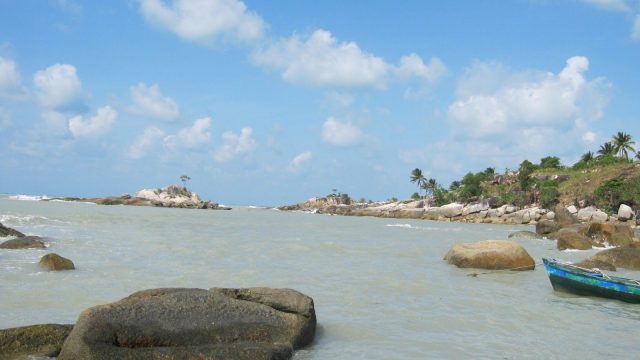 Pantai Laskar Pelangi Tempat Wisata Paling Menakjubkan di Indonesia