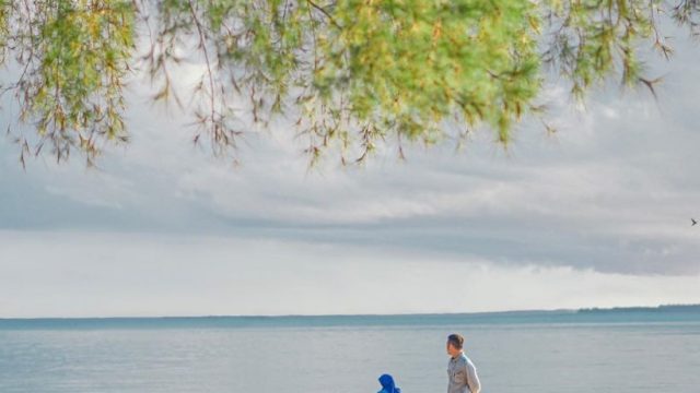 Pantai Tanjung Pendam Wisata Alam Tersembunyi di Pulau Jawa