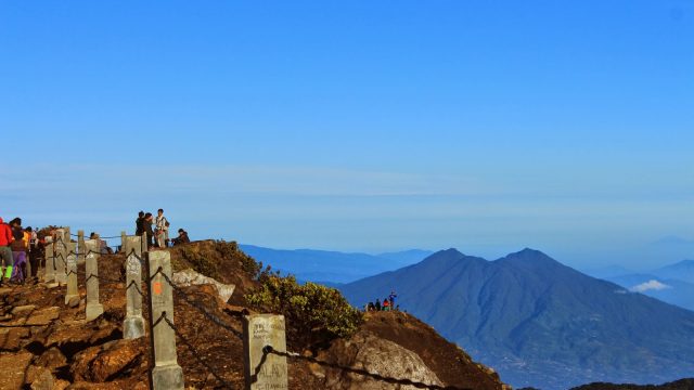 Gunung Gede Berapa Mdpl Lengkap dengan Informasi Ketinggian dan Fakta Menarik