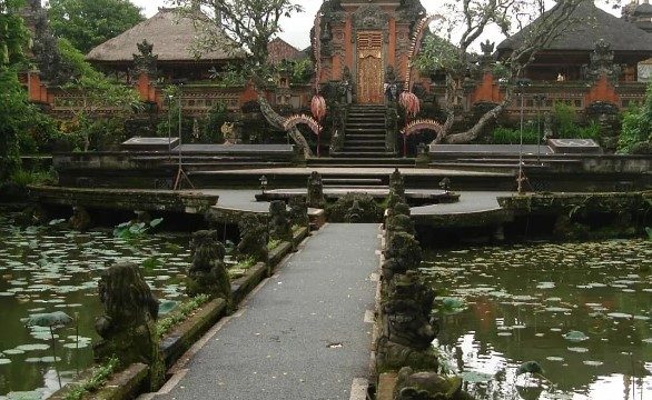 Pura Taman Saraswati Denpasar Tempat Wisata Budaya dan Spiritual yang Menakjubkan
