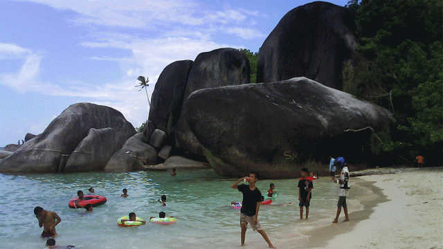 Pantai Tanjung Tinggi Destinasi Wisata Alam yang Menakjubkan di Indonesia