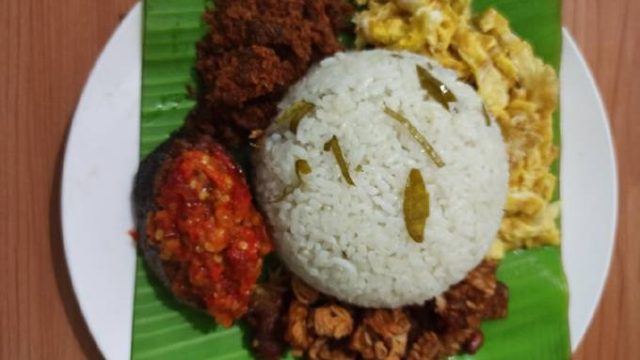Nasi Daun Jeruk: Rasa Khas yang Menggugah Selera