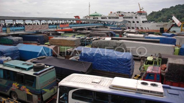 Pelabuhan Merak: Pintu Masuk Wisatawan ke Pulau Jawa