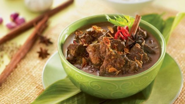 Semur Daging Sapi Pedas dan Lezat yang Wajib Dicoba
