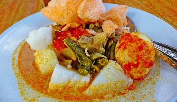 Lontong Medan: Rasa Tradisional yang Menggugah Selera