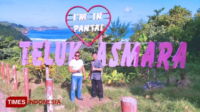 Pantai Teluk Asmara Destinasi Wisata Romantis di Pulau Jawa