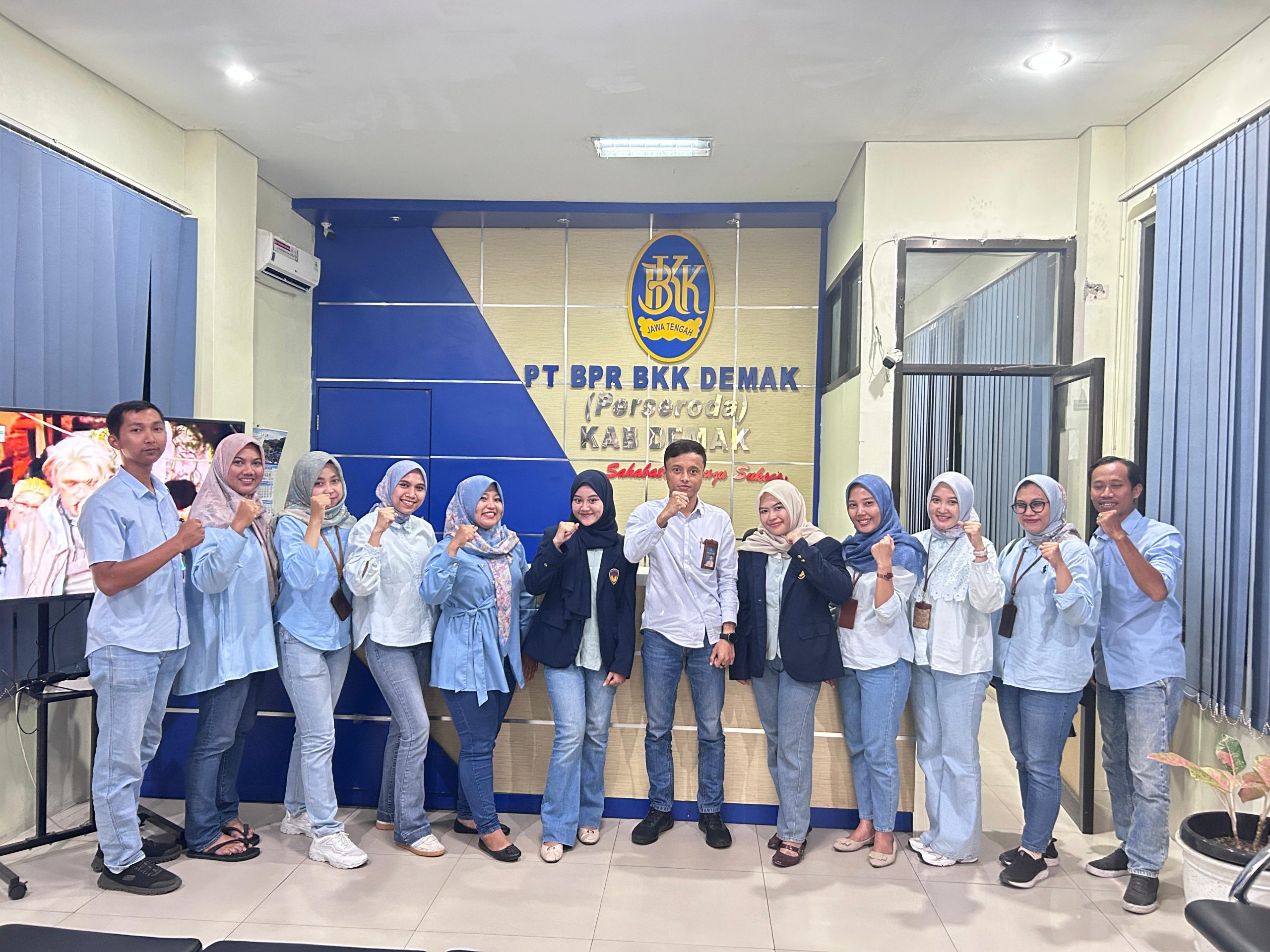 Mahasiswa UPGRIS